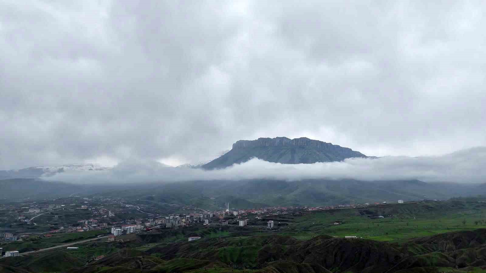 Derecik’te sisli manzara mest etti
