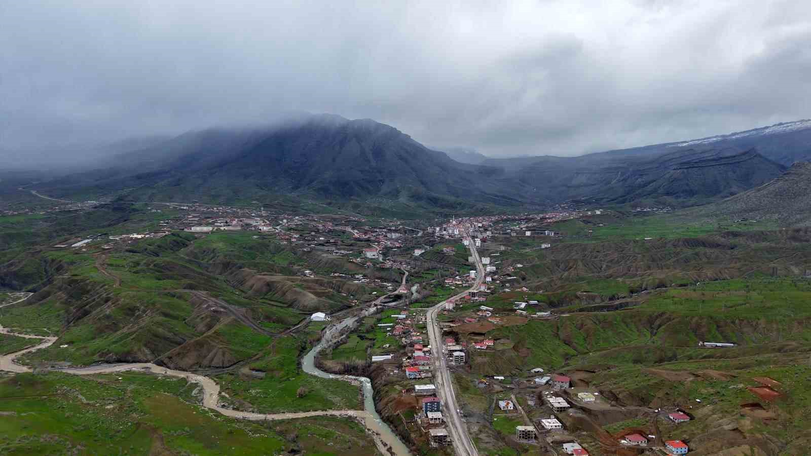 Derecik’te sisli manzara mest etti
