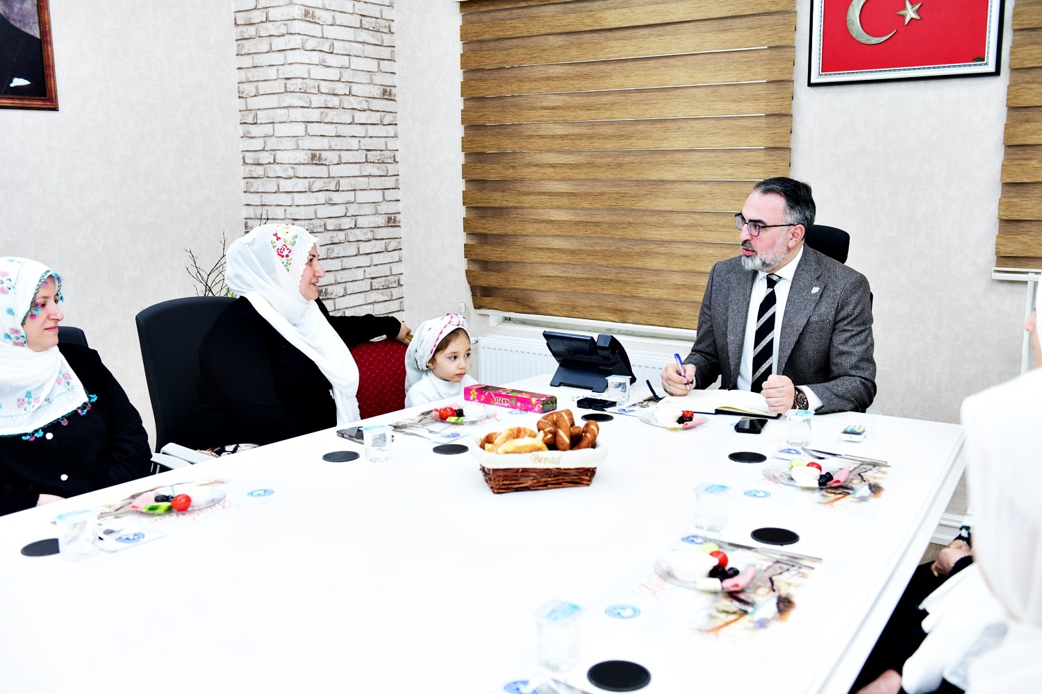 Derekızıklı kadınlardan Mihalgazi’ye destek
