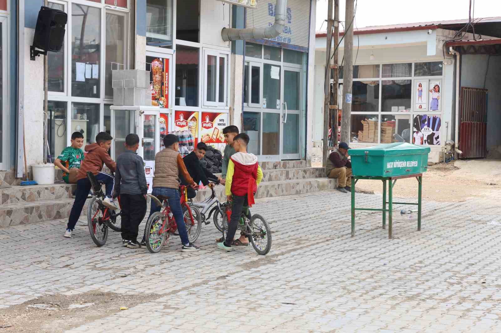 Dereye düşerek can veren evladını defneden acılı baba: "En son baktığımda dere kenarında terliği vardı"
