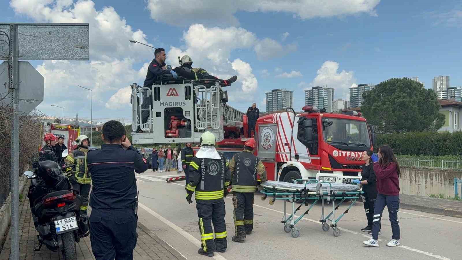 Dereye uçan kamyonetin sürücüsüne dakikalarca kalp masajı yapıldı
