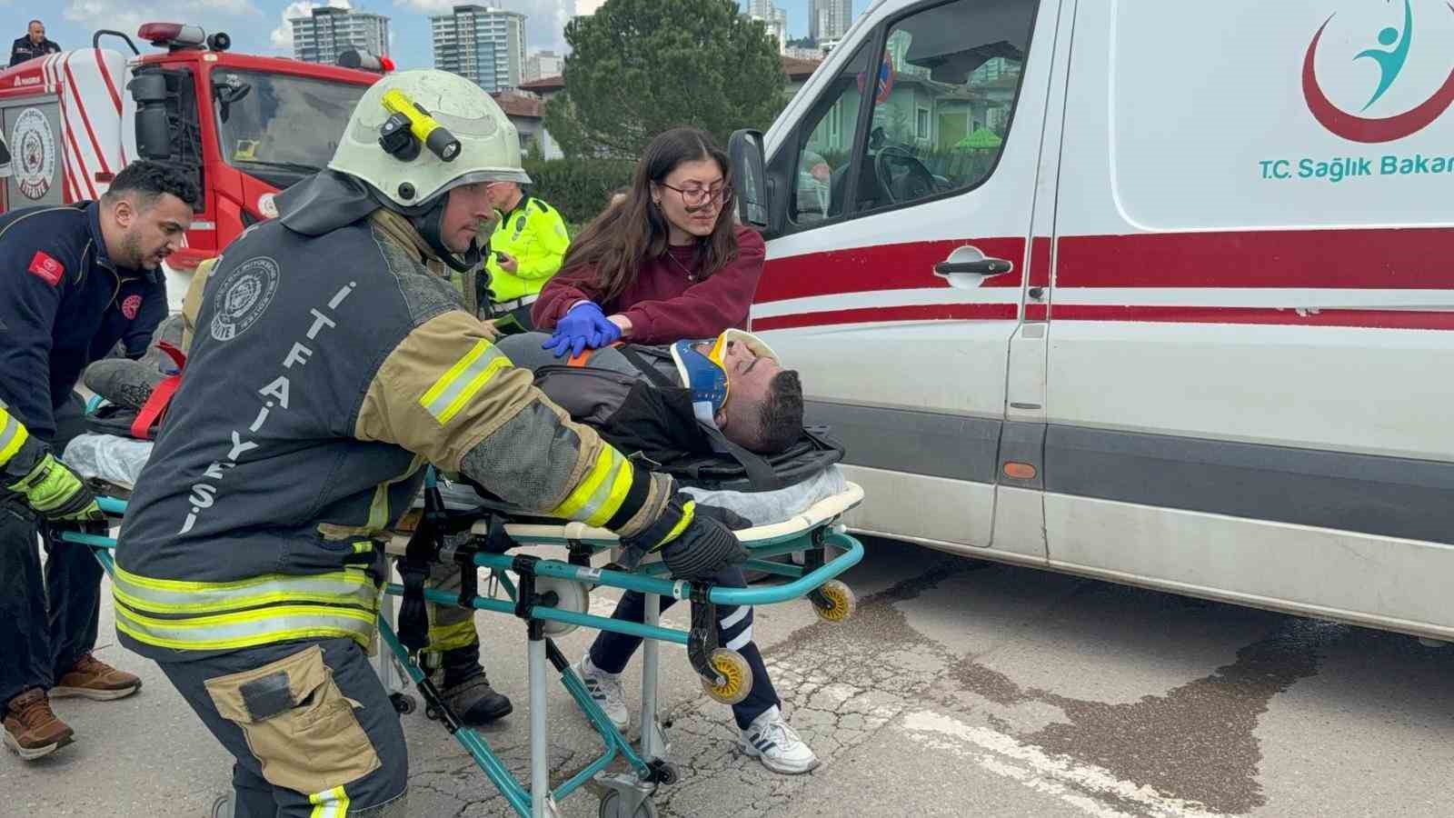 Dereye uçan kamyonetin sürücüsüne dakikalarca kalp masajı yapıldı
