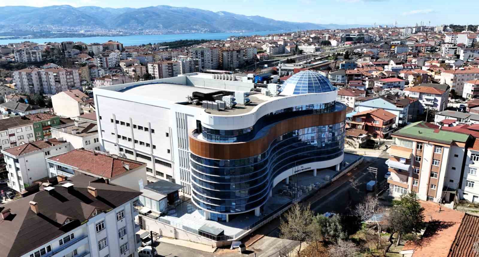 Derince’nin yeni hizmet binasında son rötuşlar yapılıyor
