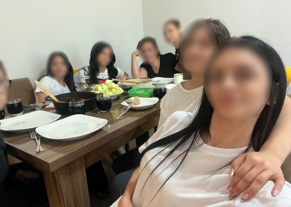 Ders saatinde öğrencileri evine götüren öğretmene adli kontrol
Ders saatinde öğrencileri evine götüren öğretmene adli kontrol