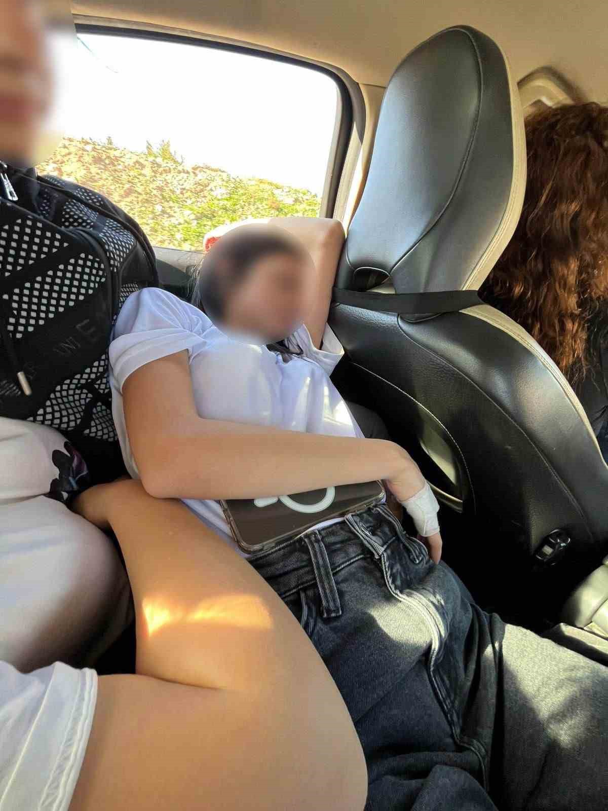 Ders saatinde öğrencileri evine götüren öğretmene adli kontrol
Ders saatinde öğrencileri evine götüren öğretmene adli kontrol