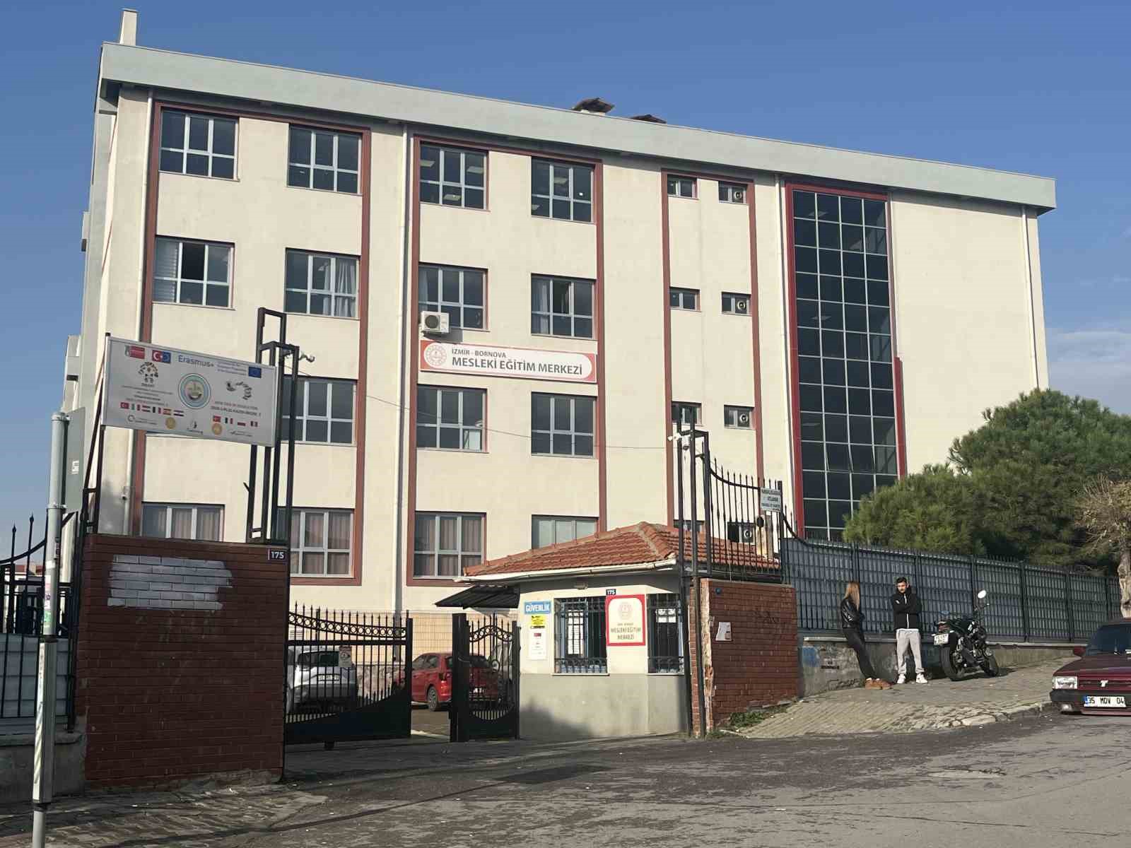 Ders saatinde öğrencileri evine götürüp temizlik yaptıran öğretmene soruşturma
