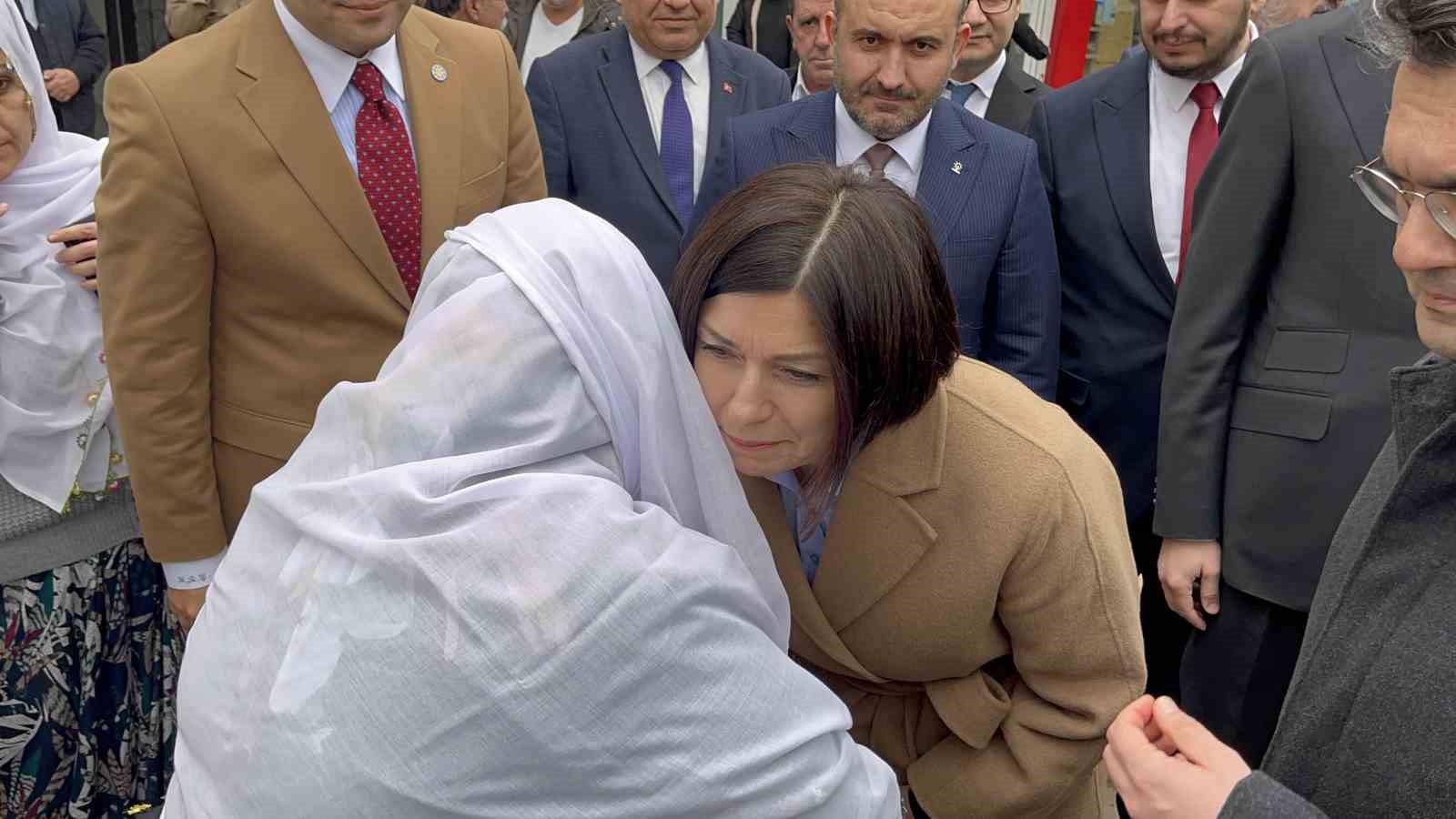 Dervişoğlu, İYİ Parti kurucusu Korkmaz’ın başörtüsü için hakaret ettiği Mihalgazi Belediye Başkanı’nı ziyaret etti
