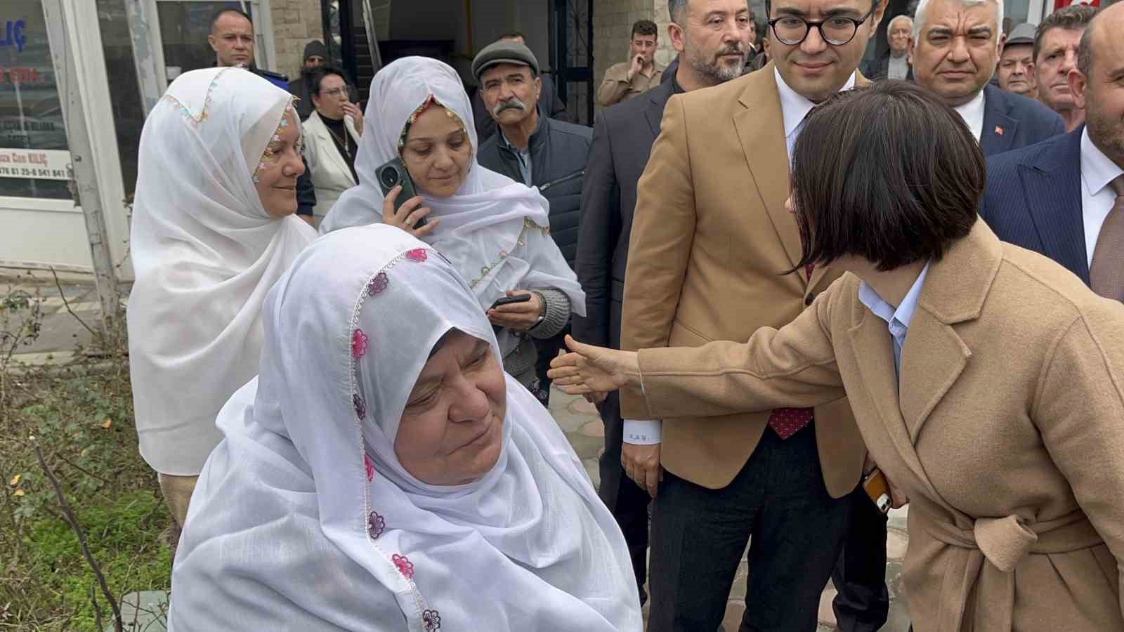 Dervişoğlu, İYİ Parti kurucusu Korkmaz’ın başörtüsü için hakaret ettiği Mihalgazi Belediye Başkanı’nı ziyaret etti
