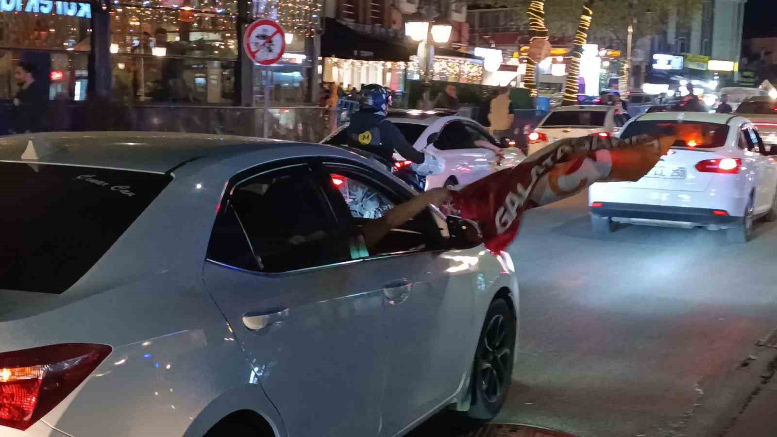 Dev derbide Galatasaray galip geldi, Tekirdağ’da taraftarlar sokaklara döküldü
