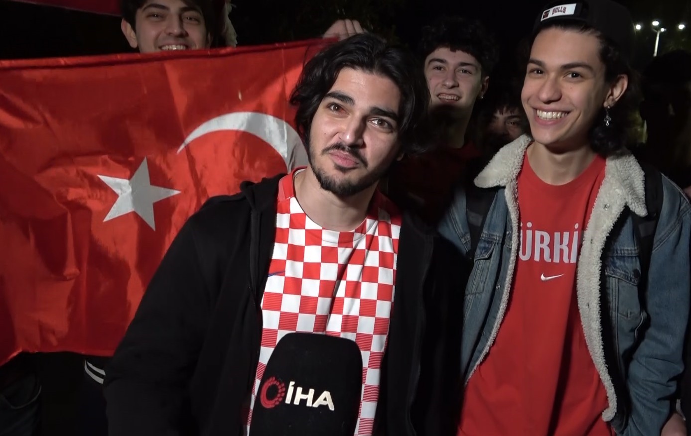 Dev ekrandaki bitiş düdüğüyle Antalya’da bayram havası esti
