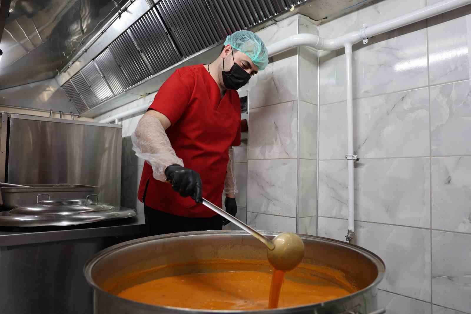 Dev kazanlar, ihtiyaç sahipleri için kaynıyor
