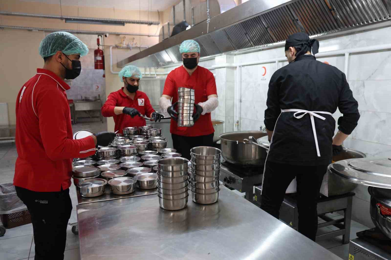 Dev kazanlar, ihtiyaç sahipleri için kaynıyor
