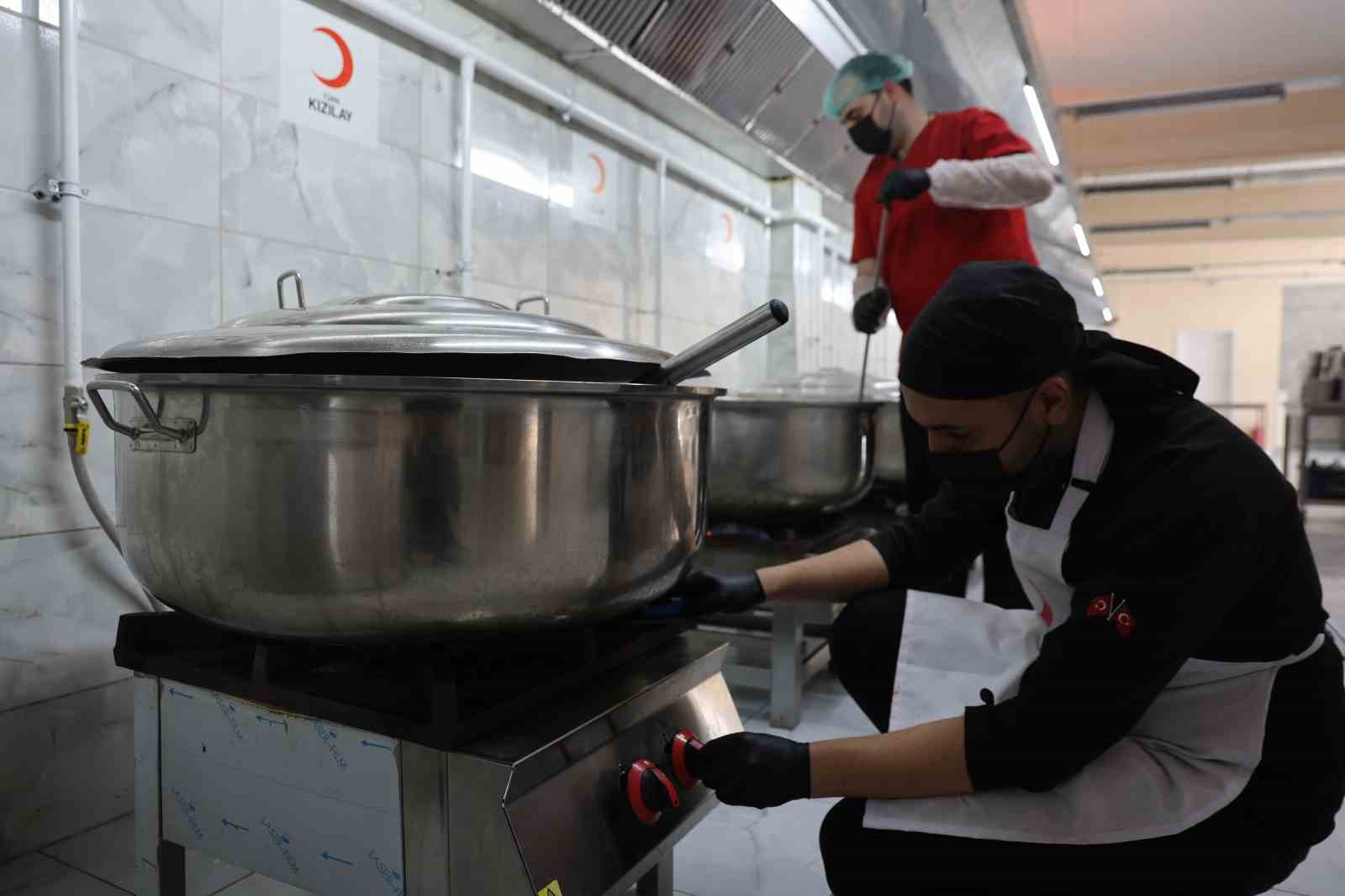 Dev kazanlar, ihtiyaç sahipleri için kaynıyor
