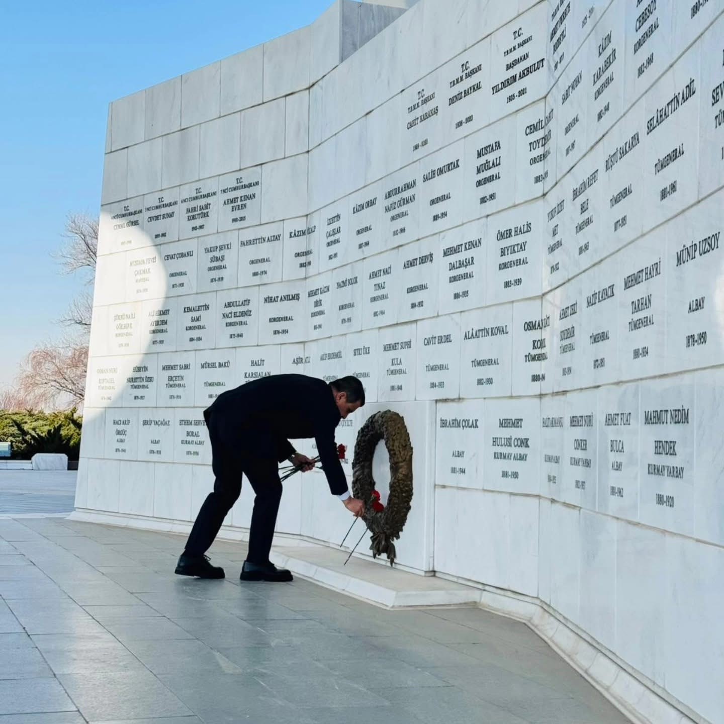Devlet Büyükleri Anıt Mezarlığı’nda Anma Programı Gerçekleştirildi
