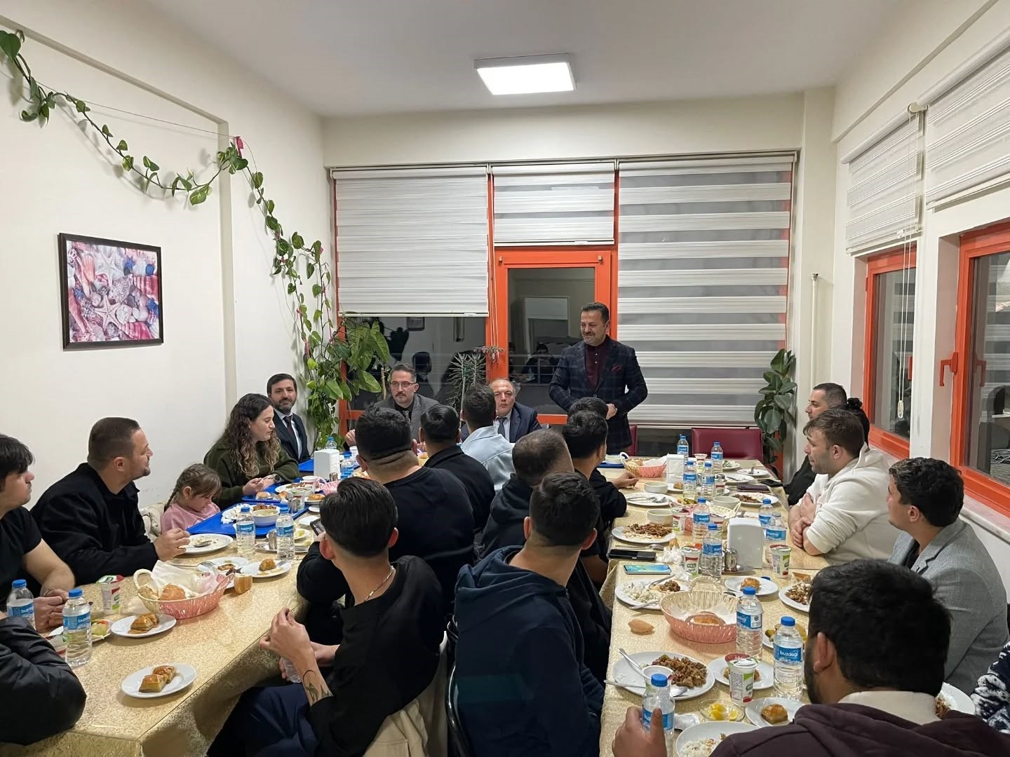Devlet korumasındaki gençler için iftar programı
