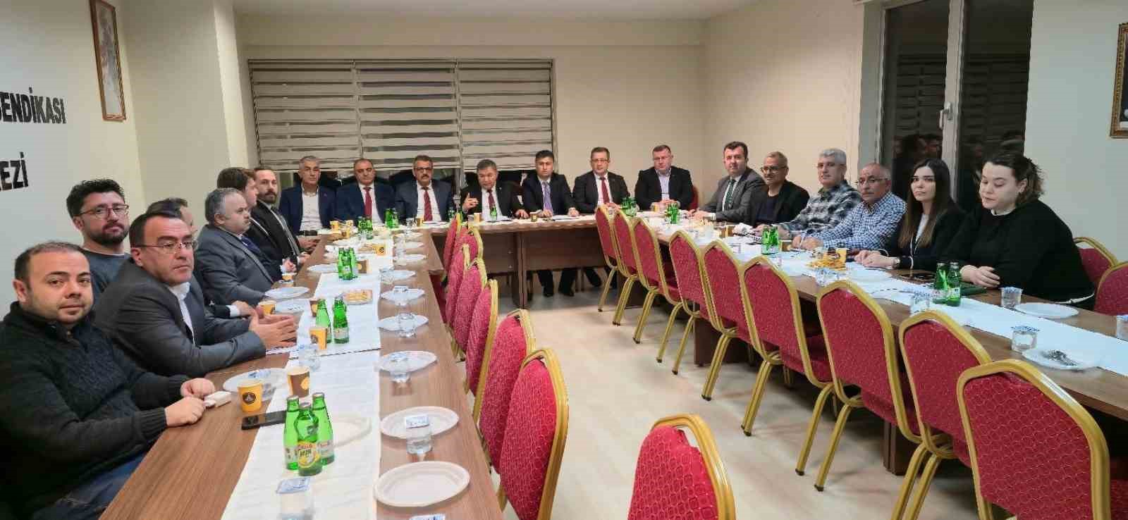 Devlet Memurları Sendikası Başkanı Cengiz: "Vergi Daireleri Kuruluş ve Görev Yönetmeliği ciddi bir huzursuzluğa yol açtı"
Devlet Memurları Sendikası Başkanı Cengiz: "Vergi Daireleri Kuruluş ve Görev Yönetmeliği ciddi bir huzursuzluğa yol açtı"