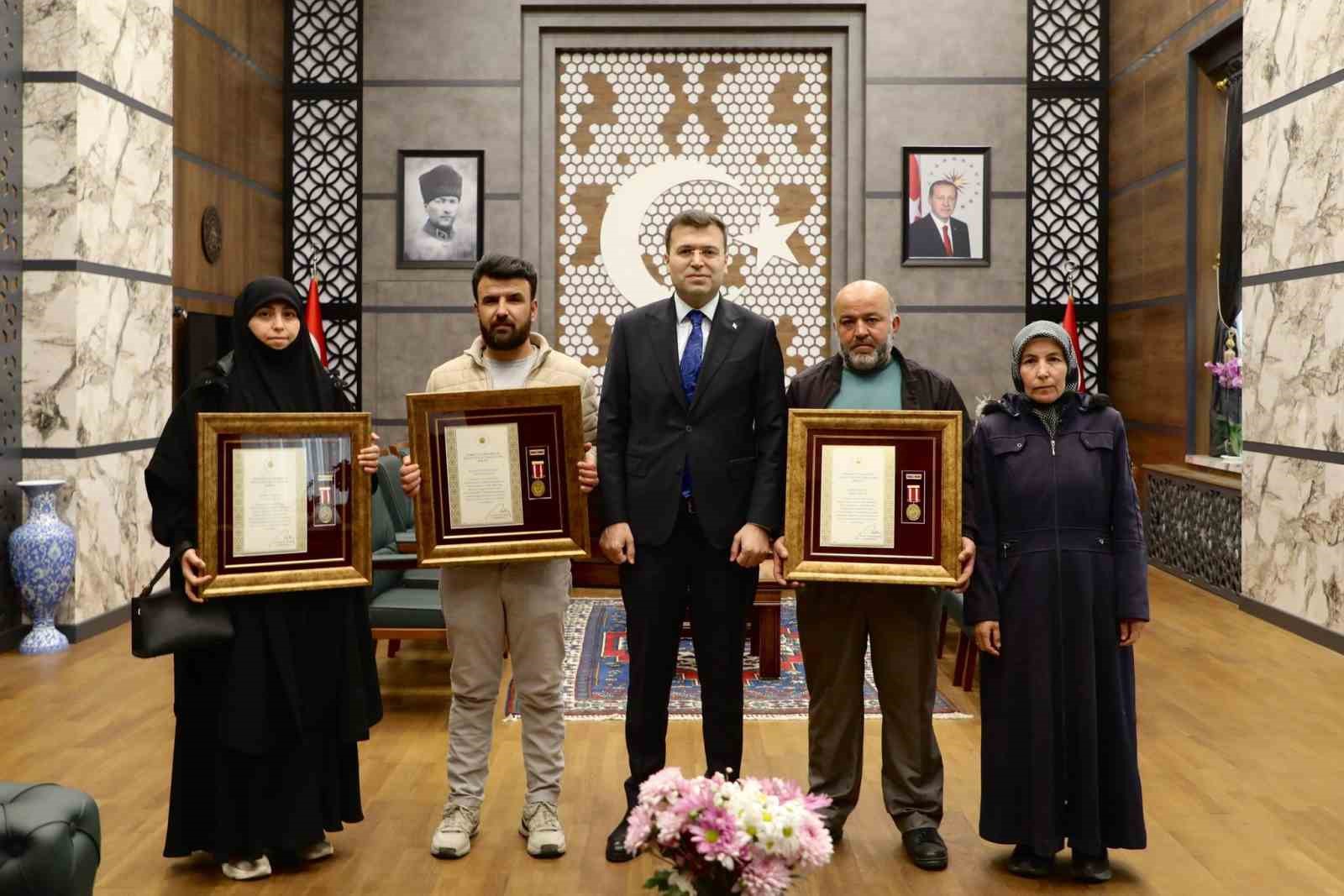 Devlet Övünç Madalyaları şehit aileleri ve gaziye takdim edildi

