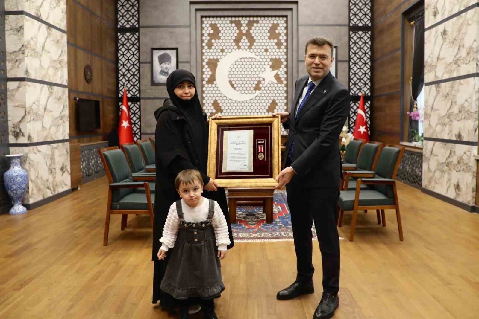 Devlet Övünç Madalyaları şehit aileleri ve gaziye takdim edildi
