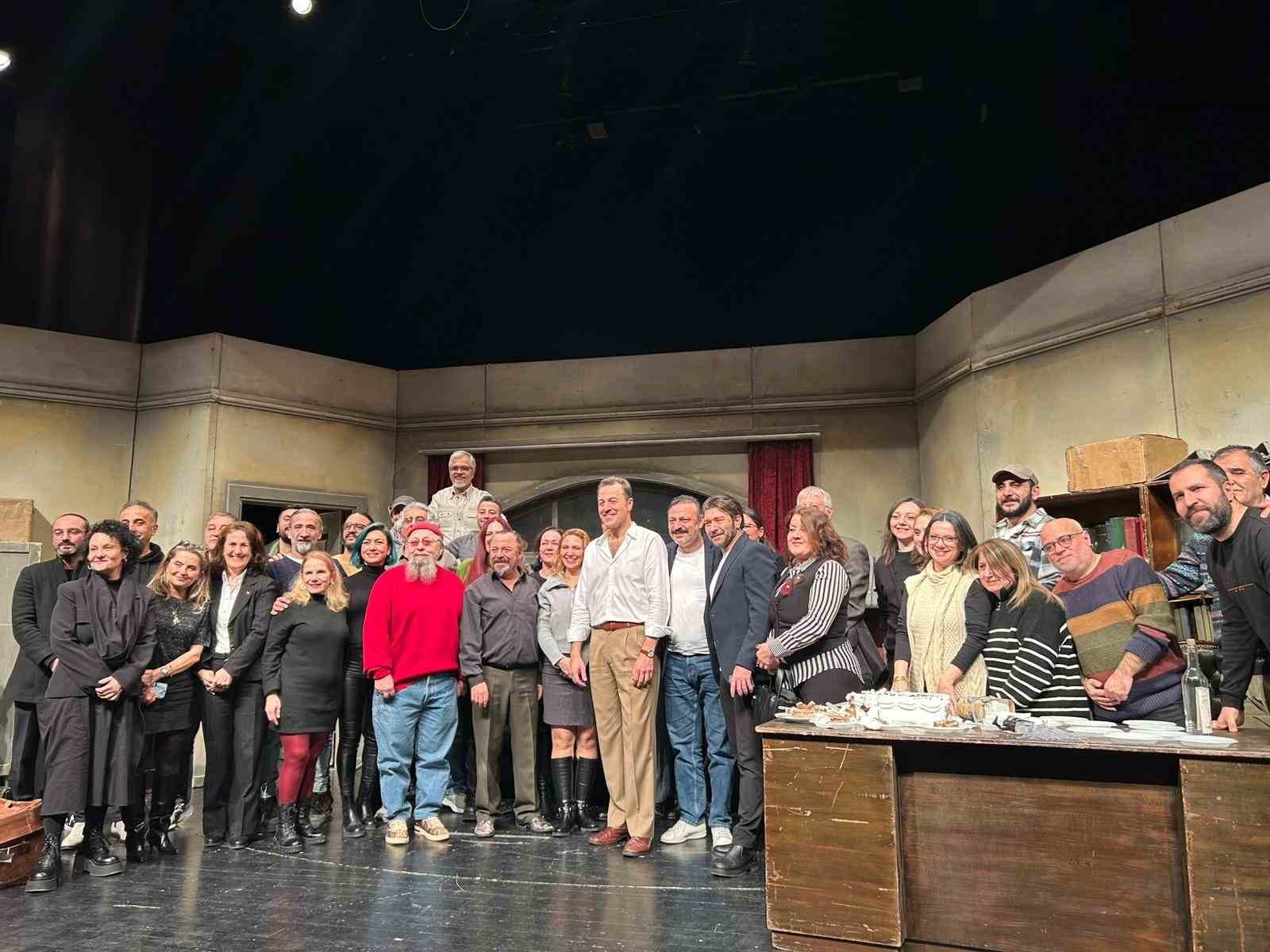 Devlet Tiyatrosu’nun unutulmaz oyunu Profesyonel son kez sahnedeydi
