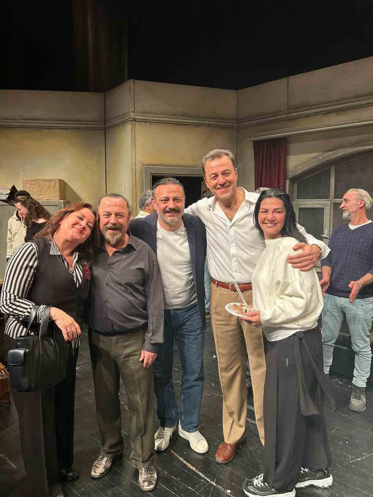 Devlet Tiyatrosu’nun unutulmaz oyunu Profesyonel son kez sahnedeydi
