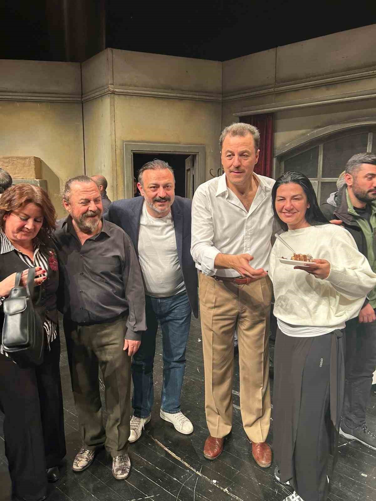 Devlet Tiyatrosu’nun unutulmaz oyunu Profesyonel son kez sahnedeydi
