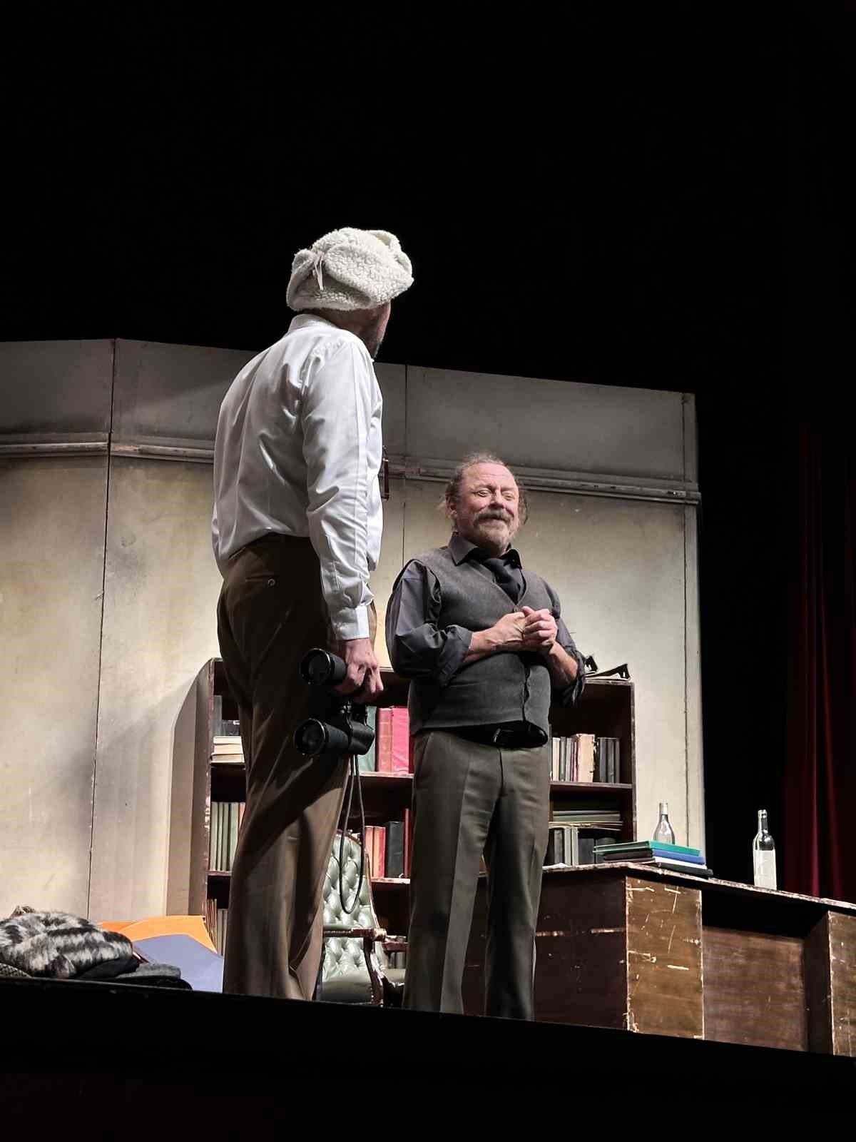 Devlet Tiyatrosu’nun unutulmaz oyunu Profesyonel son kez sahnedeydi
