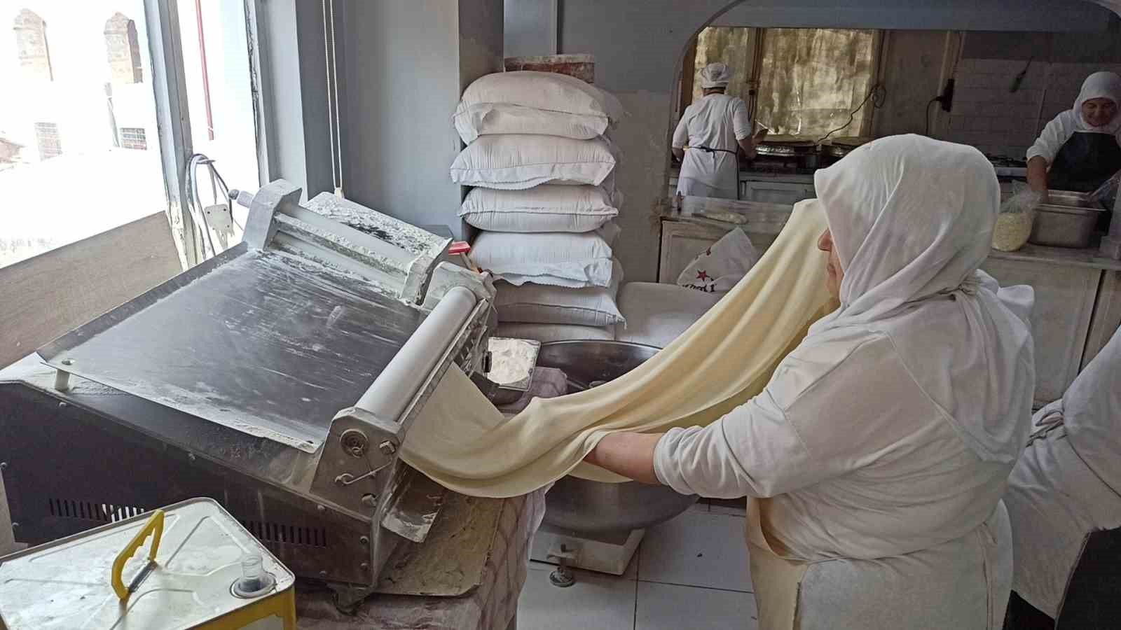 Devrek’in tescilli beyaz baklavası bayram sofralarına hazırlanıyor
