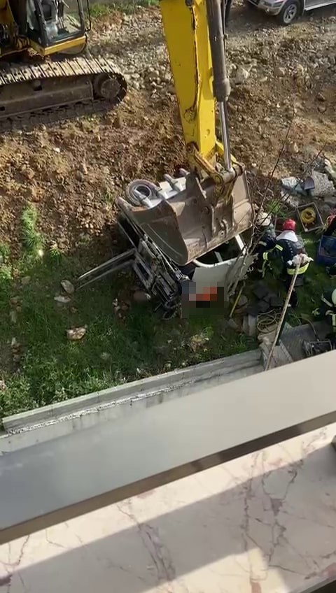 Devrilen forkliftin altında kalan belediye çalışanı hayatını kaybetti
