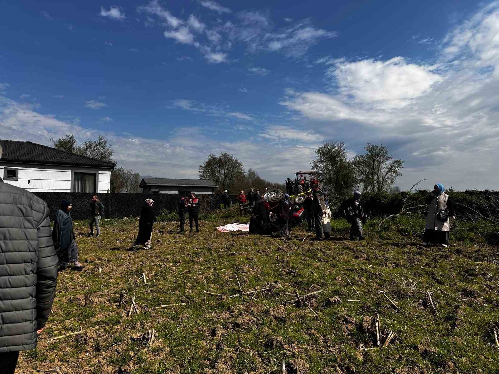 Devrilen traktörün altında kalarak hayatını kaybetti
