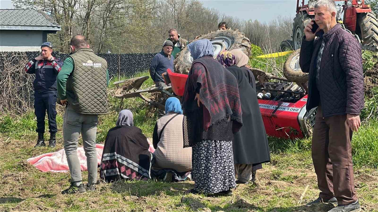 Devrilen traktörün altında kalarak hayatını kaybetti
