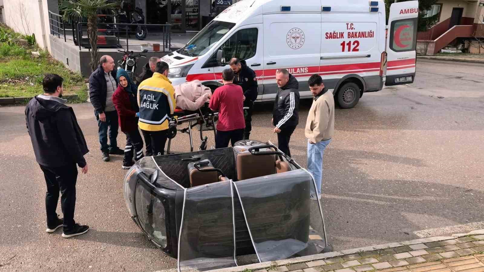 Devrilen triportörde annesi yaralanan çocuk gözyaşlarını tutamadı
