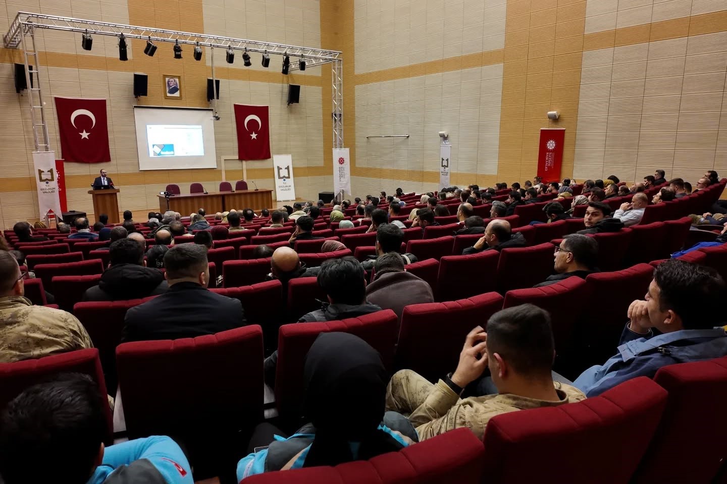 Dezenformasyonla nasıl mücadele edileceği anlatıldı
