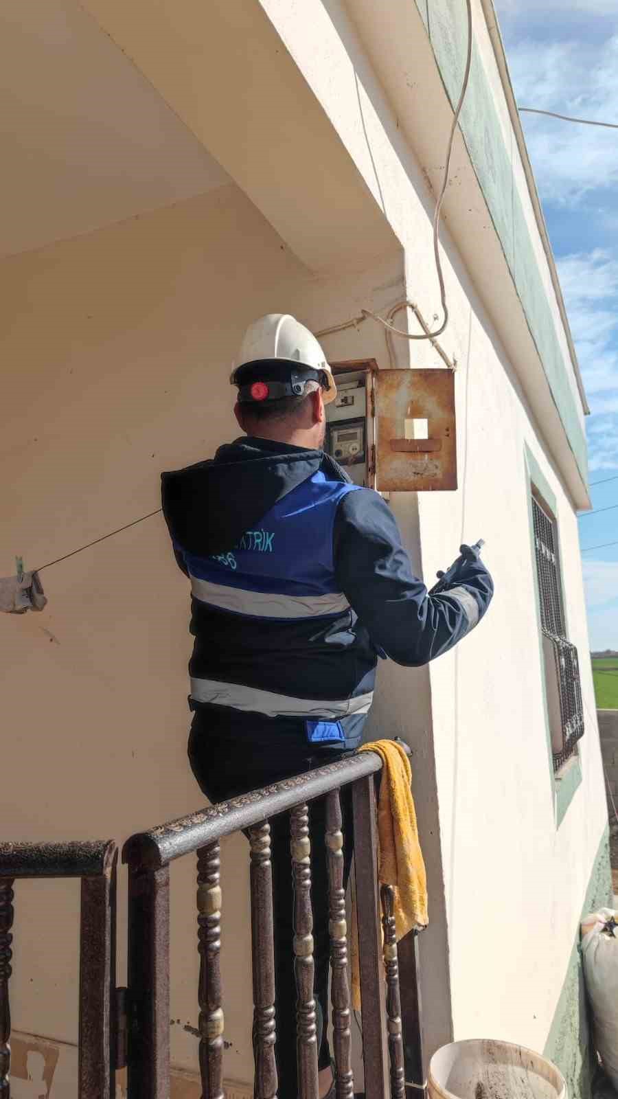 Dicle Elektrik denetimlerini aralıksız olarak sürdürüyor
Dicle Elektrik denetimlerini aralıksız olarak sürdürüyor