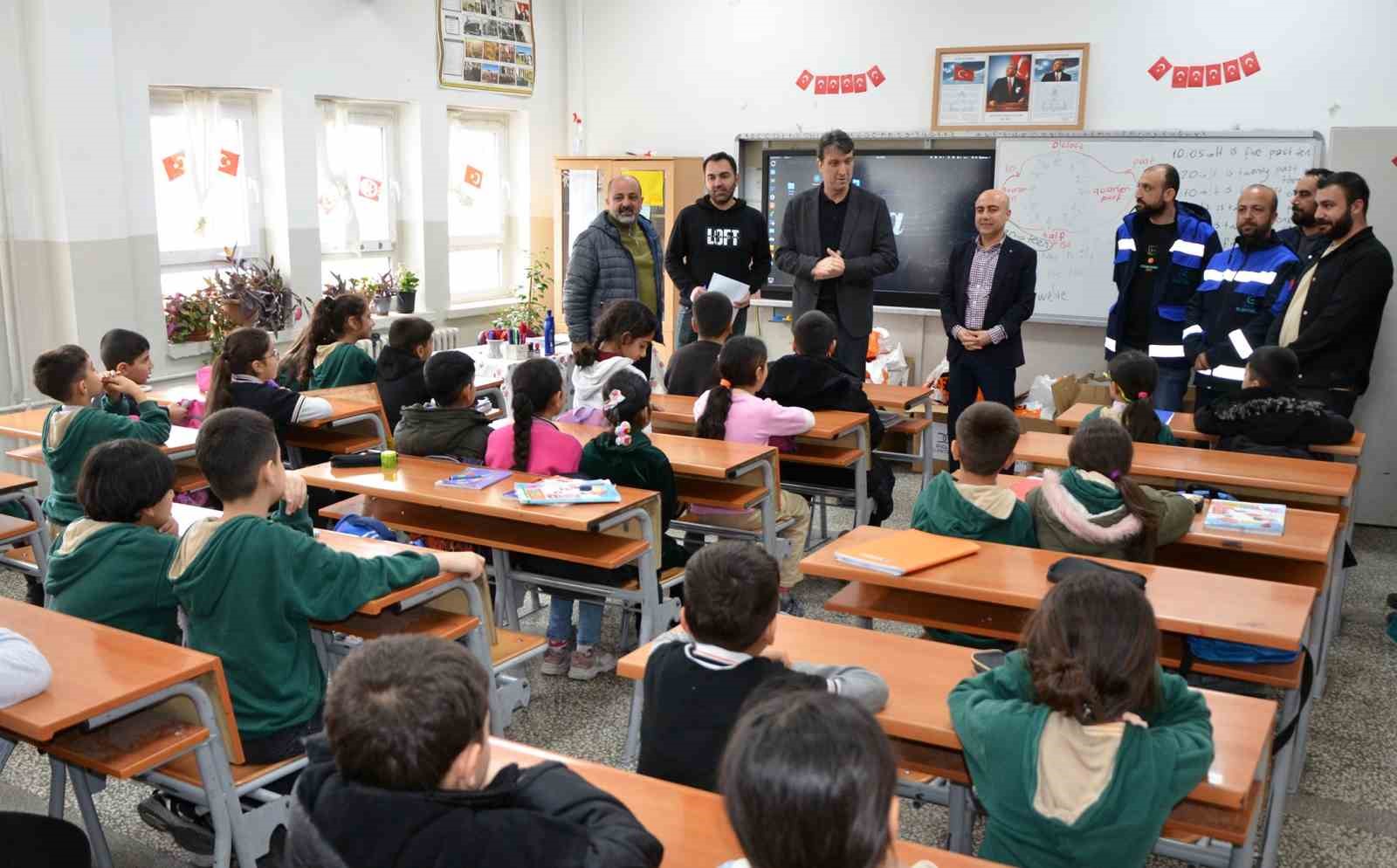 Dicle Elektrik gönüllülerinden öğrencilere umut olan destek
