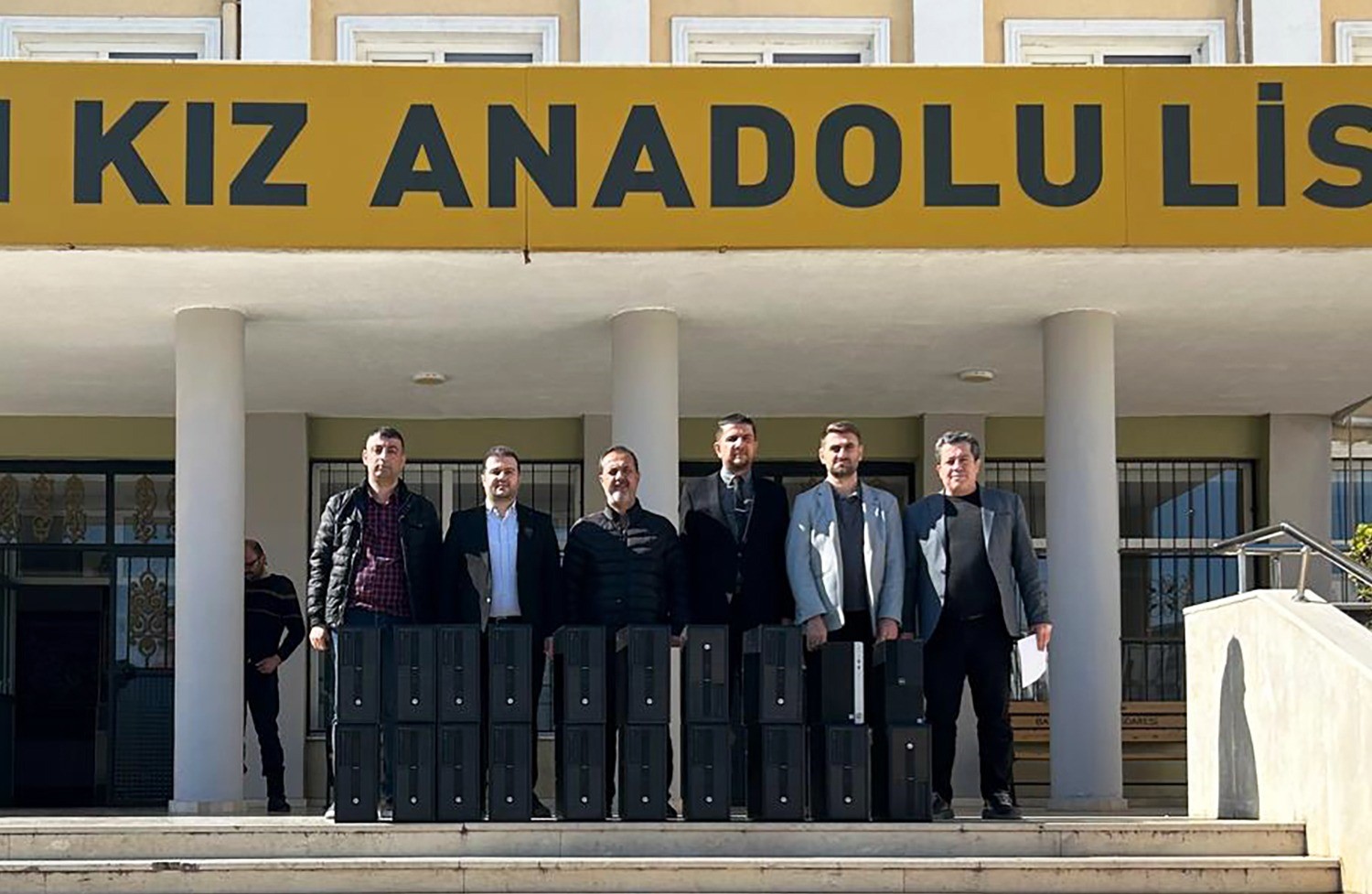 Dicle Elektrik’ten eğitime teknoloji desteği
