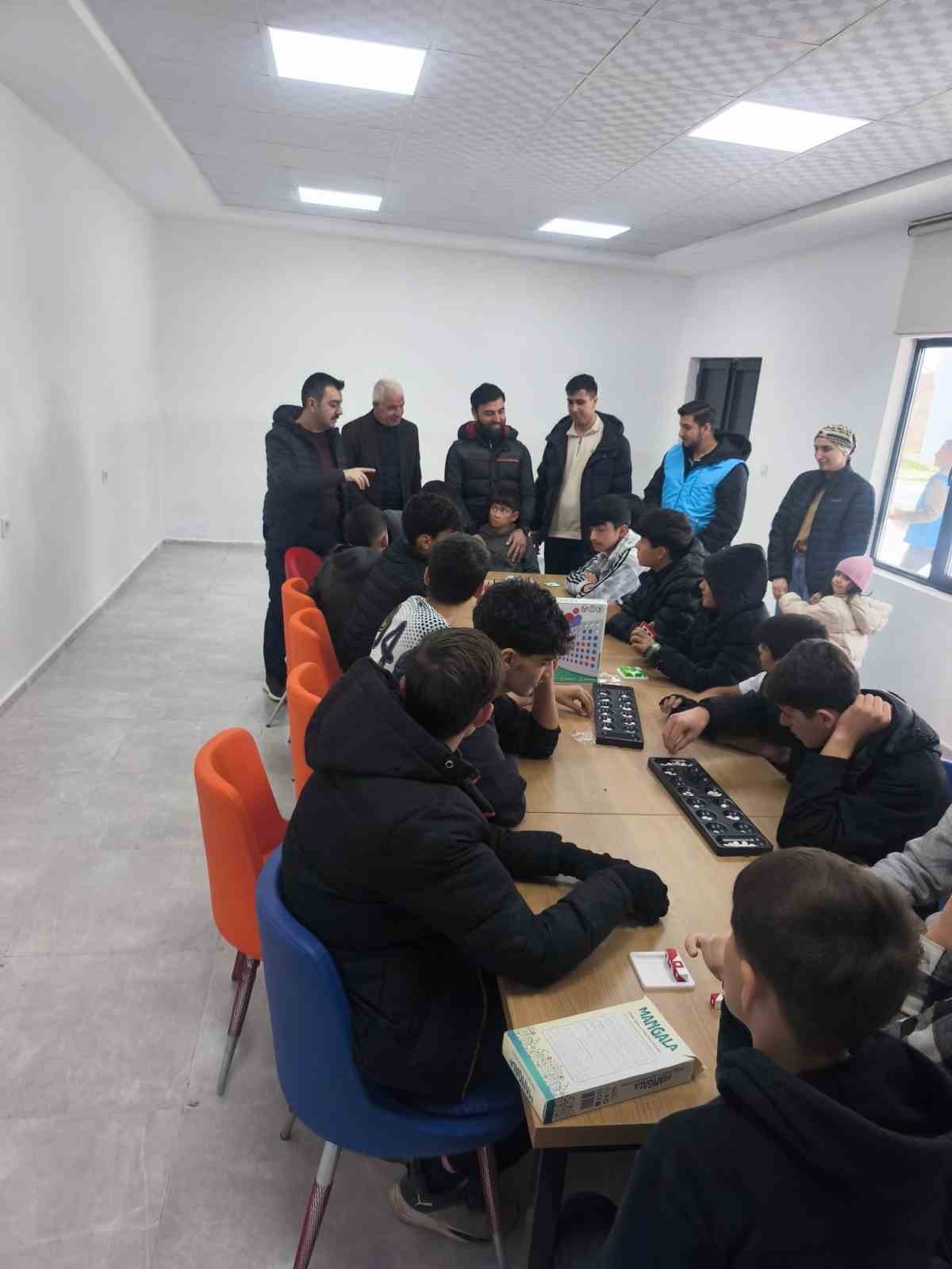 Dicle Kaymakamı Atış, gençlik kampında sporcu gençlerle buluştu
