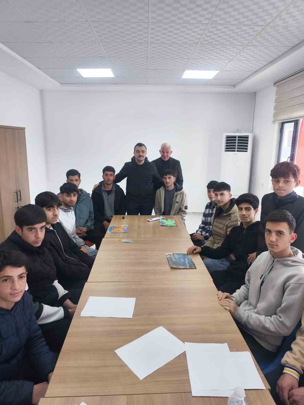 Dicle Kaymakamı Atış, gençlik kampında sporcu gençlerle buluştu
