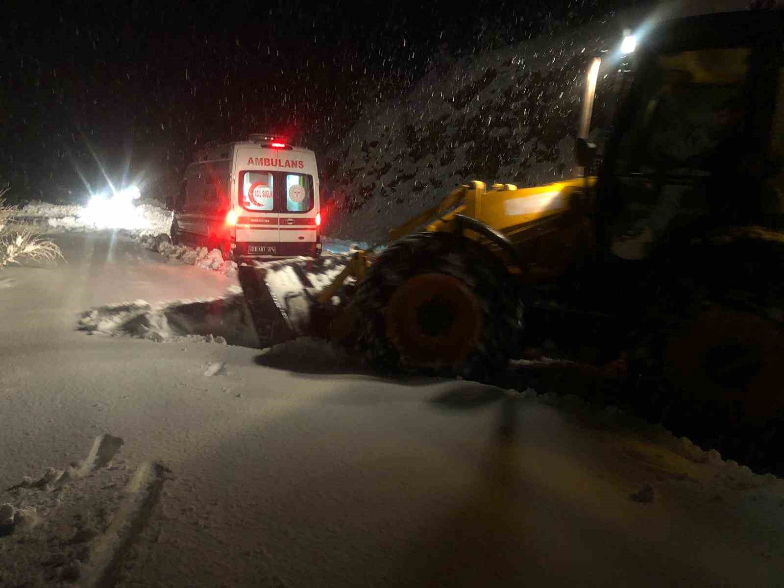 Dicle Kaymakamı Atış: "İlçede kaymakamlık koordinesinde karla mücadele ediliyor"
