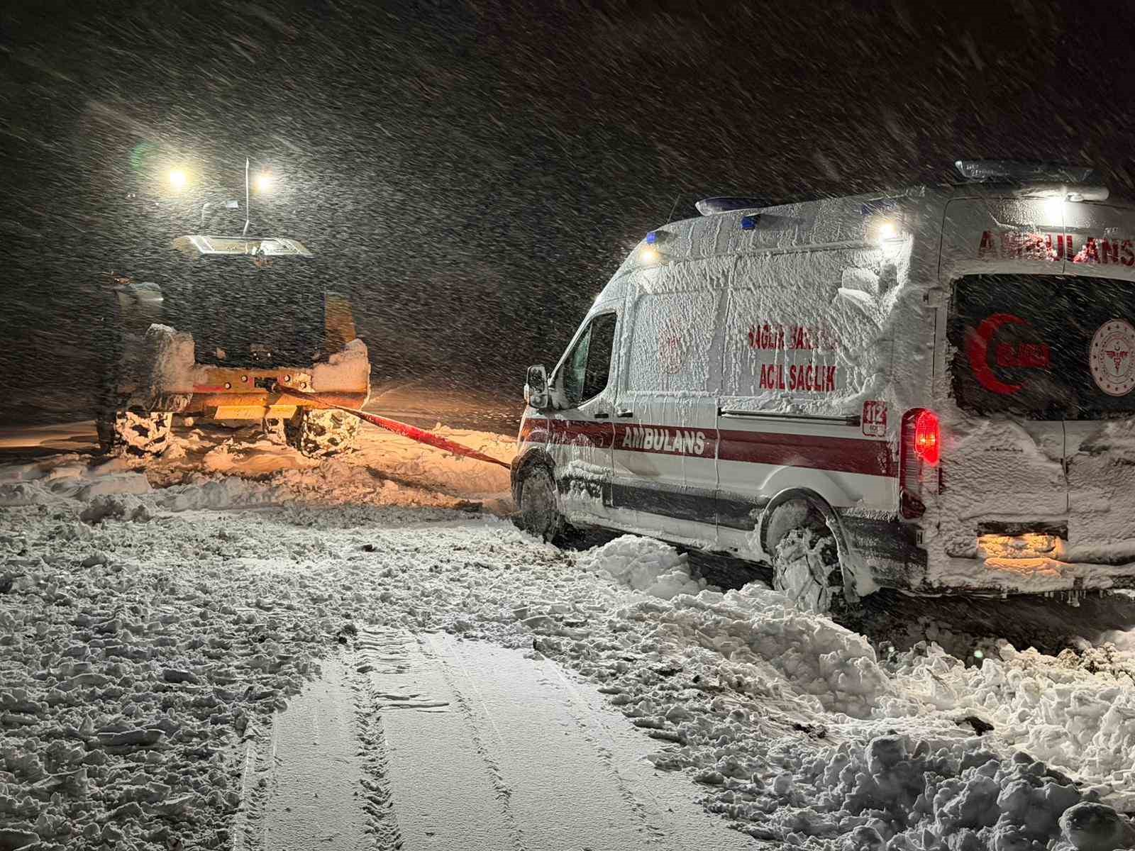 Dicle Kaymakamı Atış: "İlçede kaymakamlık koordinesinde karla mücadele ediliyor"
