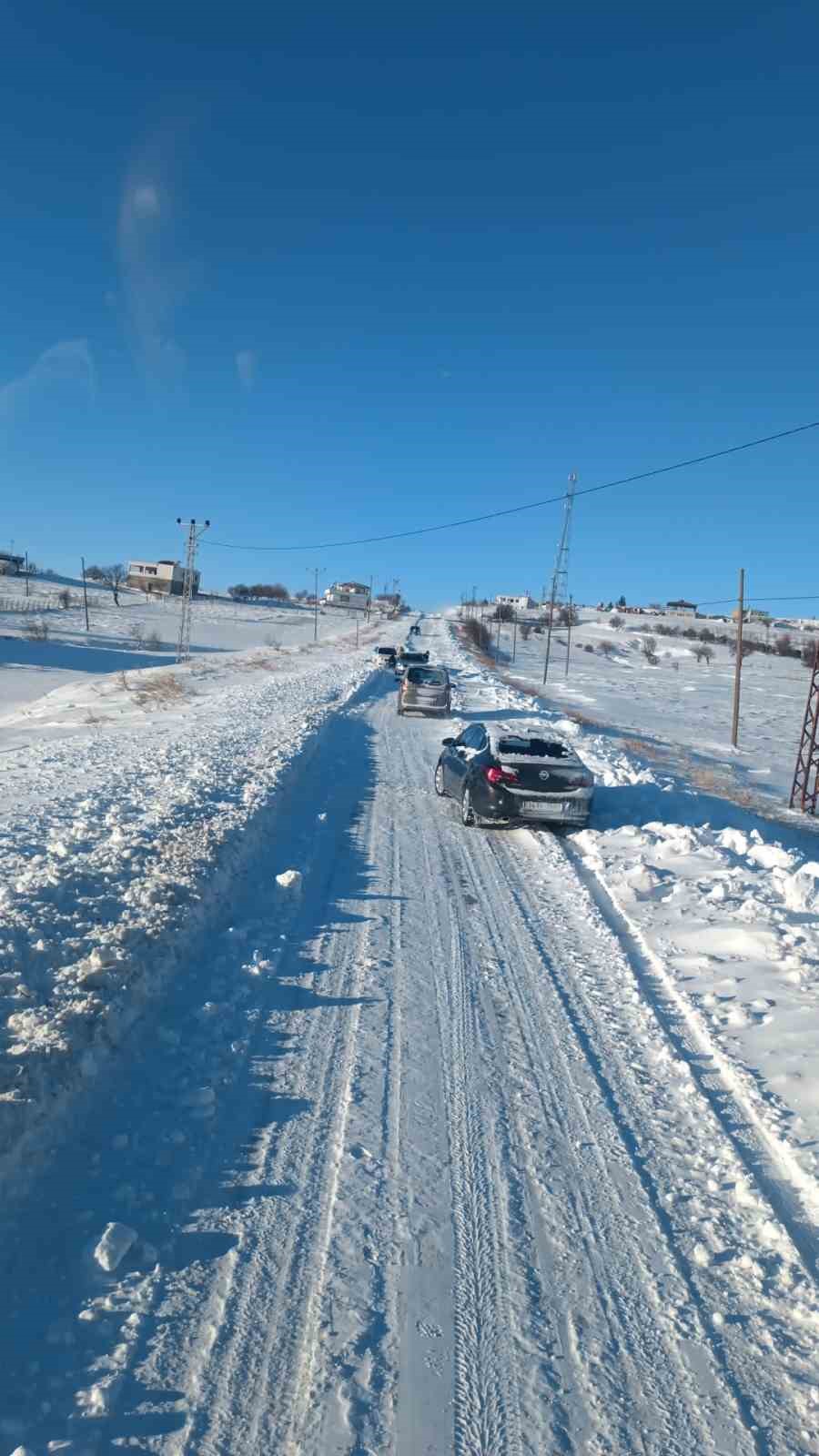 Dicle Kaymakamı Atış: "İlçede kaymakamlık koordinesinde karla mücadele ediliyor"
