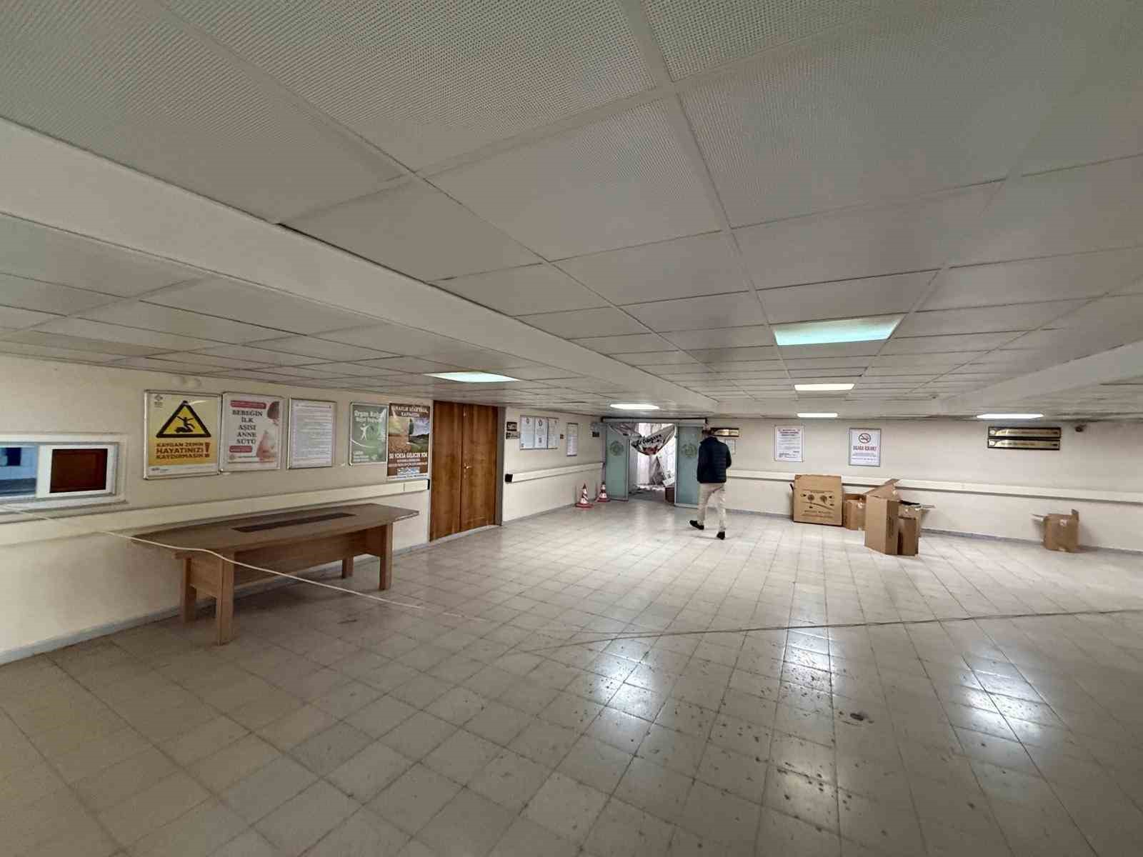 Dicle Üniversitesi’ndeki polikliniklerde çıkan yangın itfaiye tarafından söndürüldü
