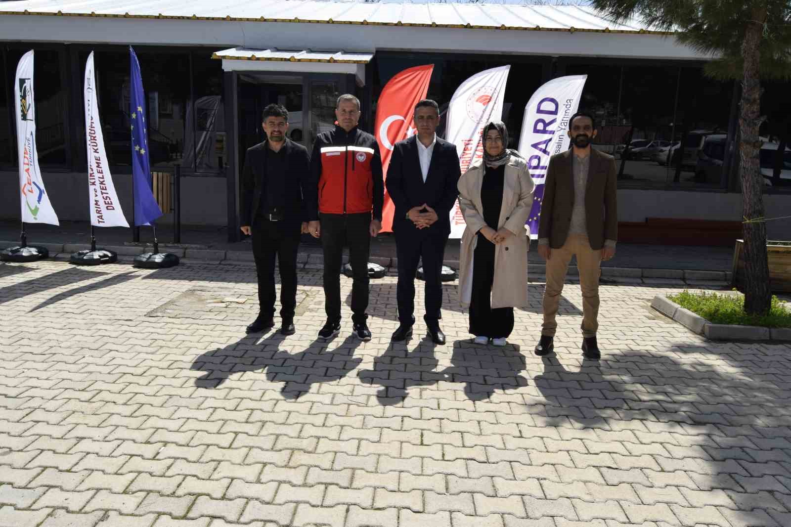 Dicle Yerel Eylem Grubu Derneğinden muhtar, kandın ve gençlere IPARD III eğitimi
