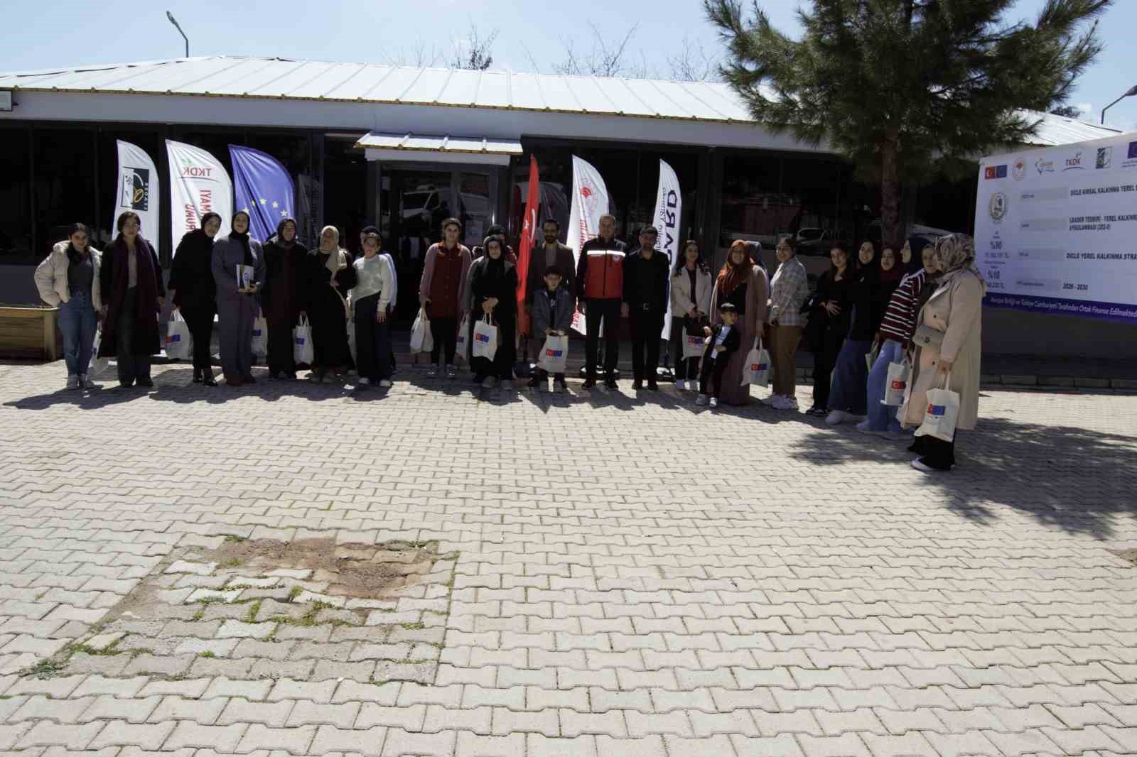 Dicle Yerel Eylem Grubu Derneğinden muhtar, kandın ve gençlere IPARD III eğitimi
