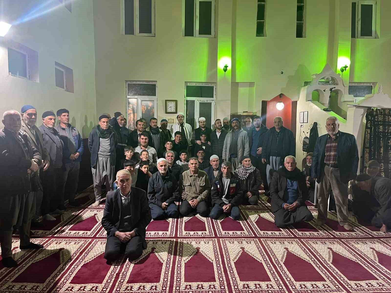 Dicle’de Kadir gecesi dualarla idrak edildi
