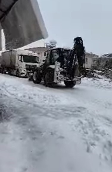 Dicle’de yoğun kar hayatı olumsuz etkiledi
