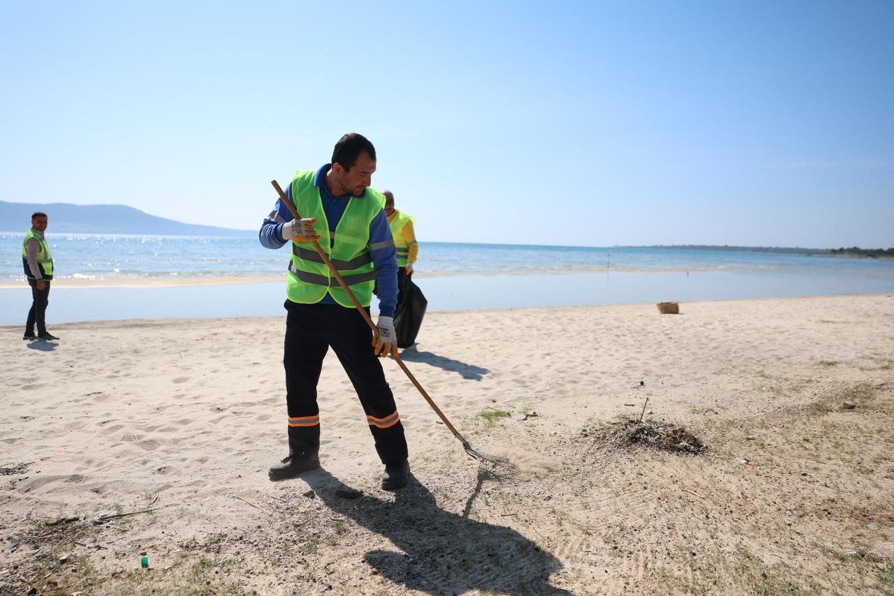 Didim Belediyesi ekiplerinden temizlik çalışması

