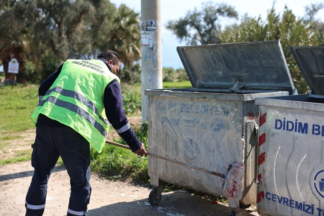 Didim Belediyesi ekiplerinden temizlik çalışması
