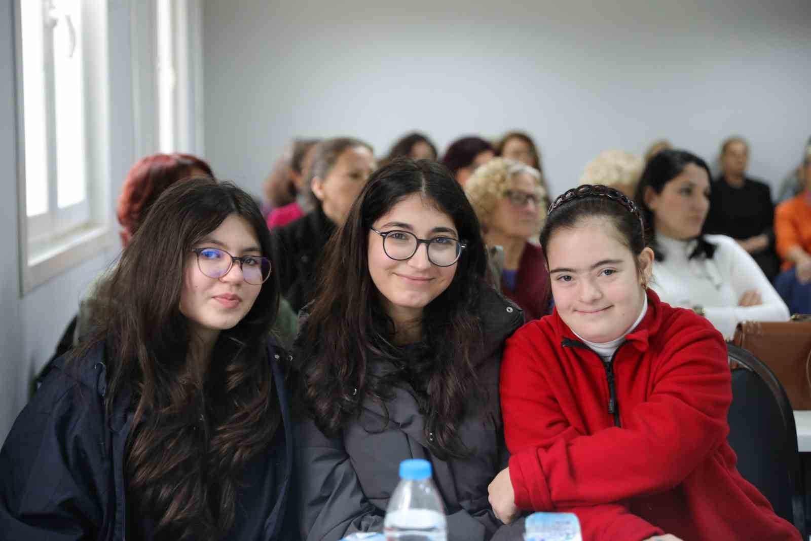 Didim Belediyesi ’Ergenlik ve İlk Gençlikte Kadın Sağlığı’ eğitimi düzenledi
