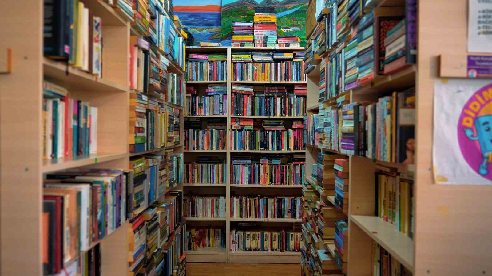 Didim Belediyesi Halk Kütüphanesi gençlerin buluşma merkezi oldu
