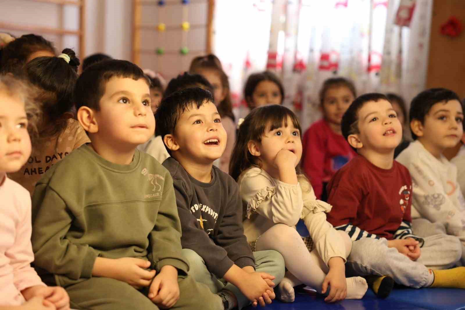 Didim Belediyesi minikleri Hacivat ve Karagöz ile buluşturdu
